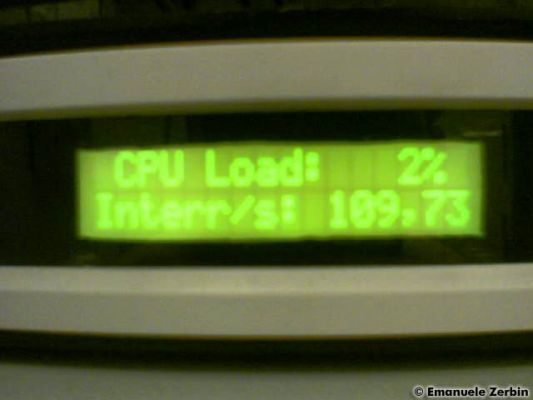 Clicca per immagine full size
 ============== 
Altra schermata del display: carico della CPU e interrupts al secondo.
